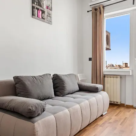 With Panoramic Views Of Old Town Apartment *