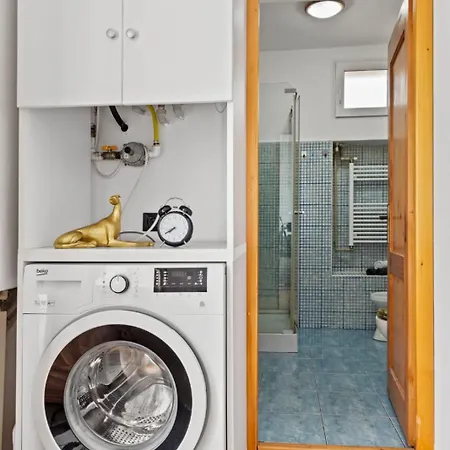 With Panoramic Views Of Old Town Апартаменти *